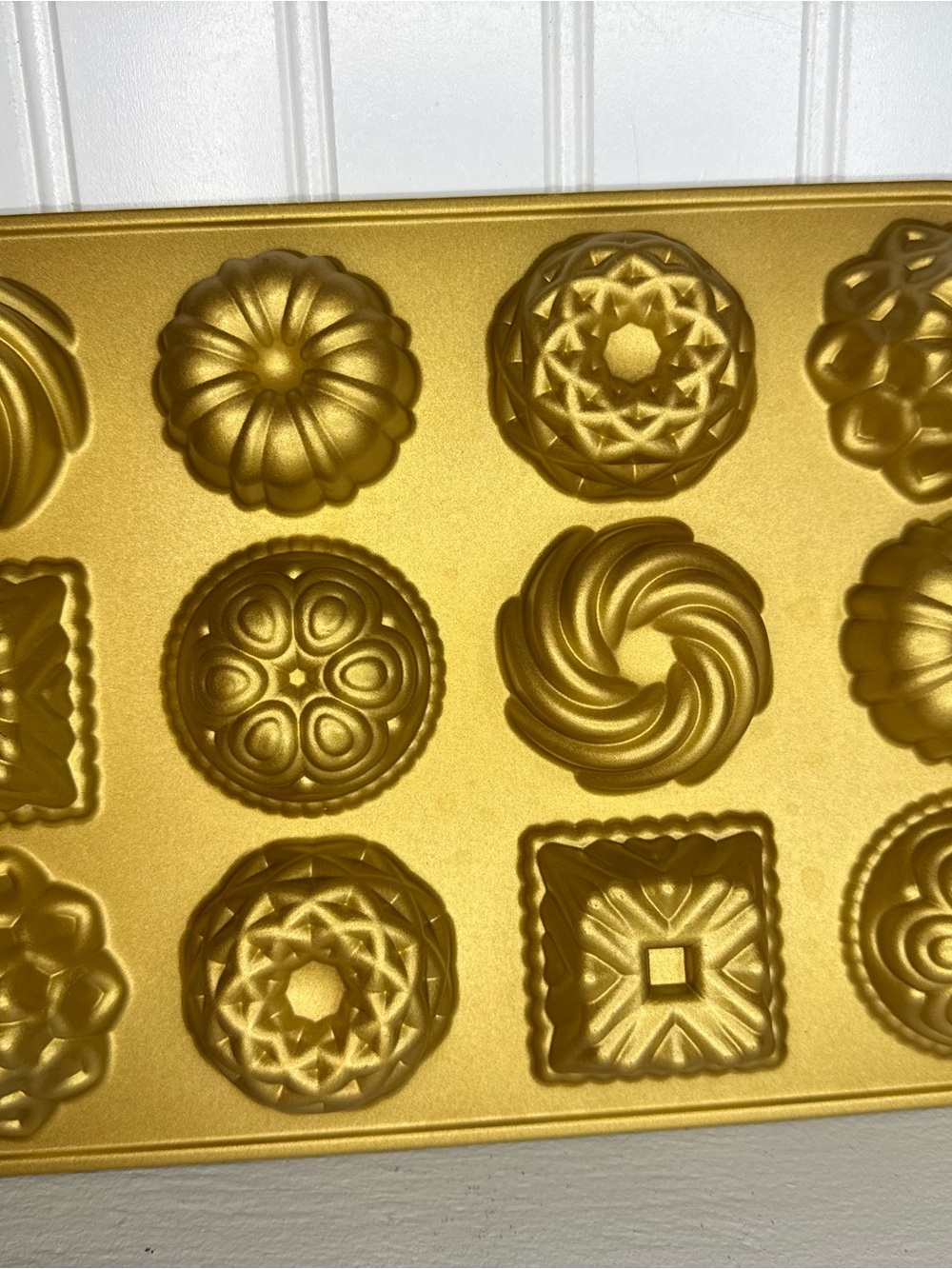 Nordic Ware Mini Bundt Charms Pan Cast Aluminum Non-Stick Coating Great Conditio